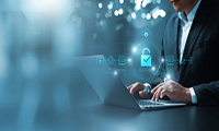 在智能合约审计过程中，通常会检查哪些关键领域？