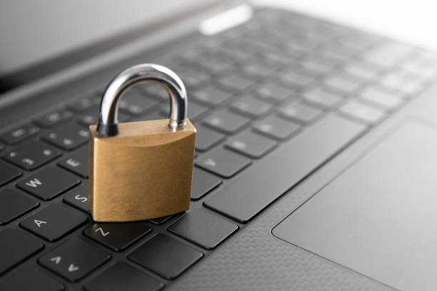 在合规数据共享中，智能合约的作用是什么？