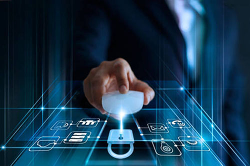 如何利用区块链技术提高网络安全性以减少攻击风险？